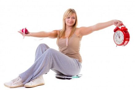 Djevojka koja želi smršaviti hrani se zdravo i po režimu